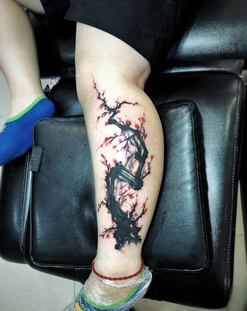 小腿梅花纹身图片_腿部纹身图案