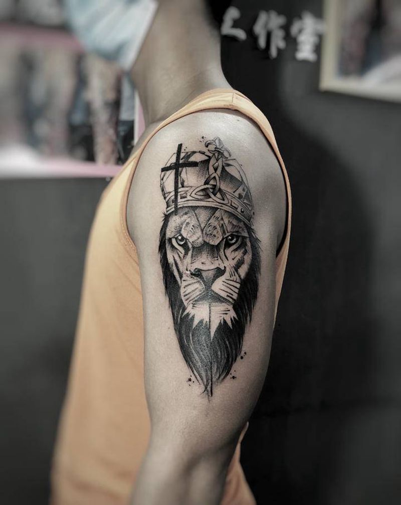 点刺狮子纹身图片_手臂纹身图案