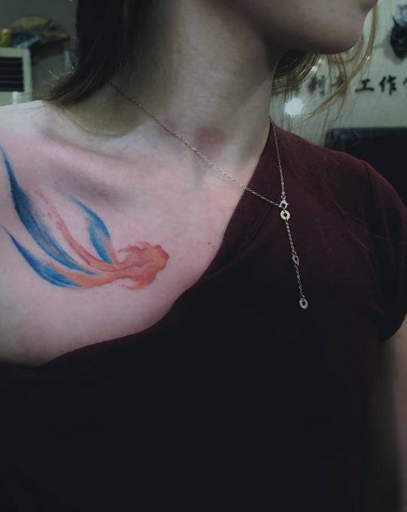 金鱼纹身图片_胸部纹身图案