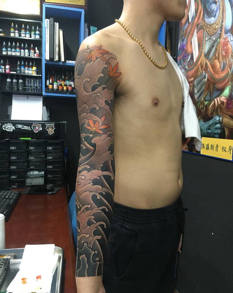 水浪纹身图片_手臂新传统纹身图案