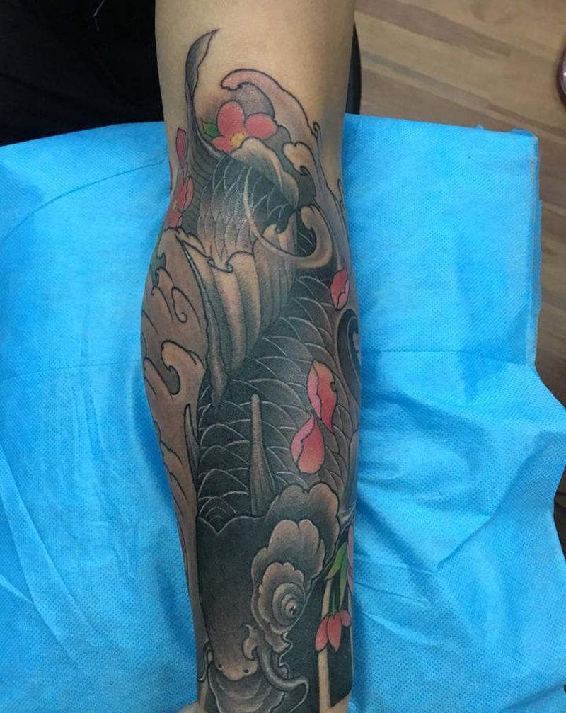 鲤鱼纹身图片_手部新传统纹身图案