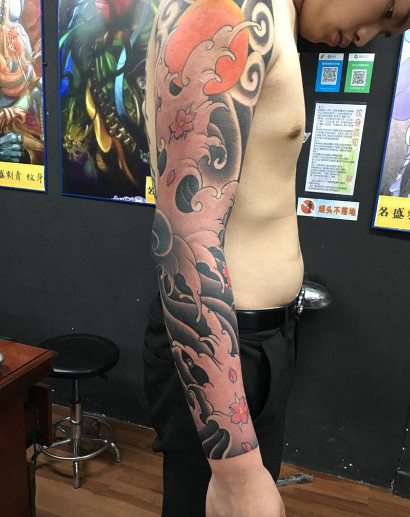 水浪纹身图片_手部手臂新传统纹身图案