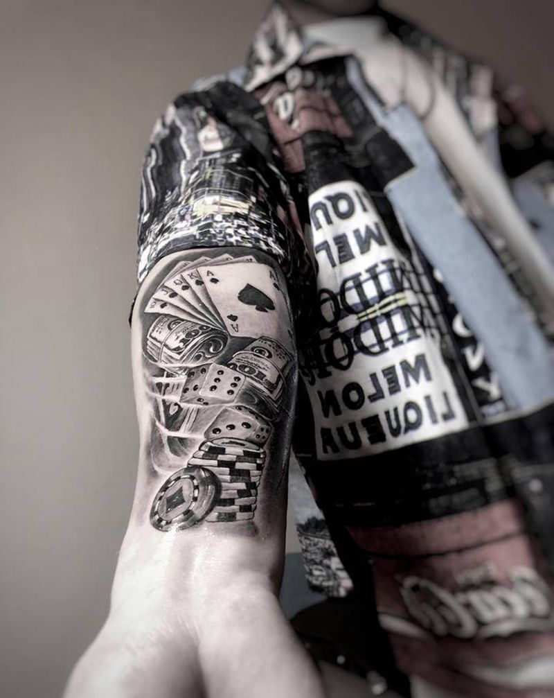 扑克 美金骰子纹身图片_欧美写实纹身图案