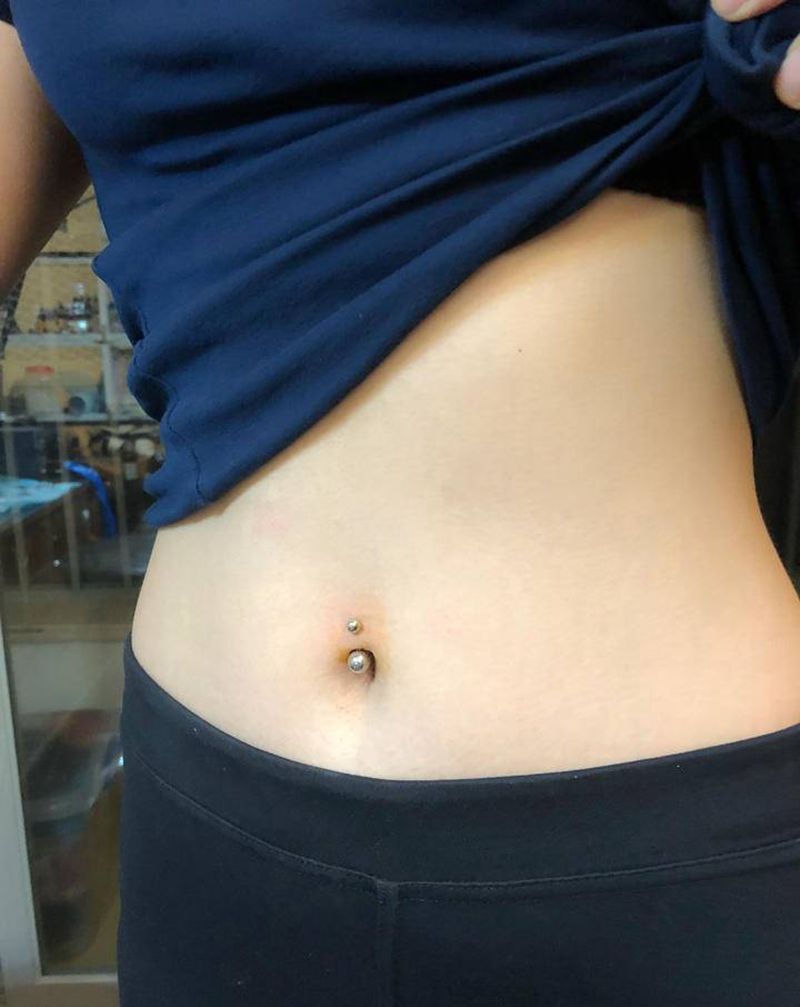 肚脐钉纹身图片_腹部肚脐钉纹身图案