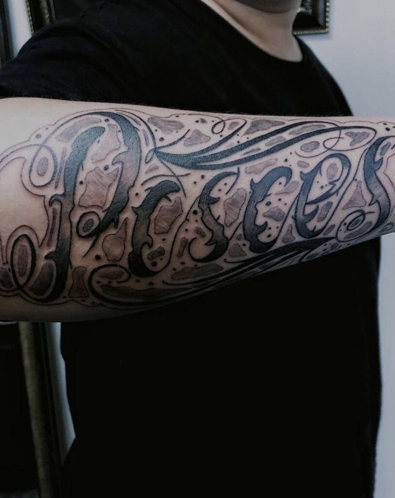 花体字纹身图片_手臂花体字纹身图案