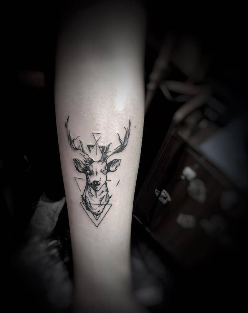 鹿纹身图片_图腾点刺纹身图案