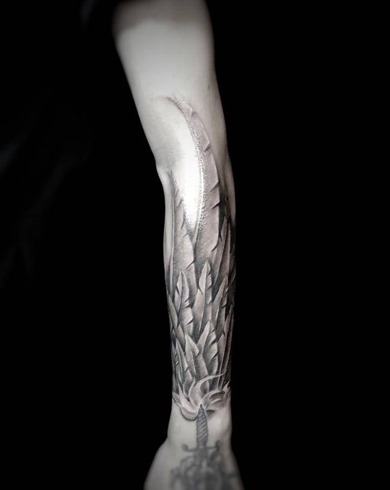 翅膀纹身图片_手臂欧美写实新传统羽毛纹身图案