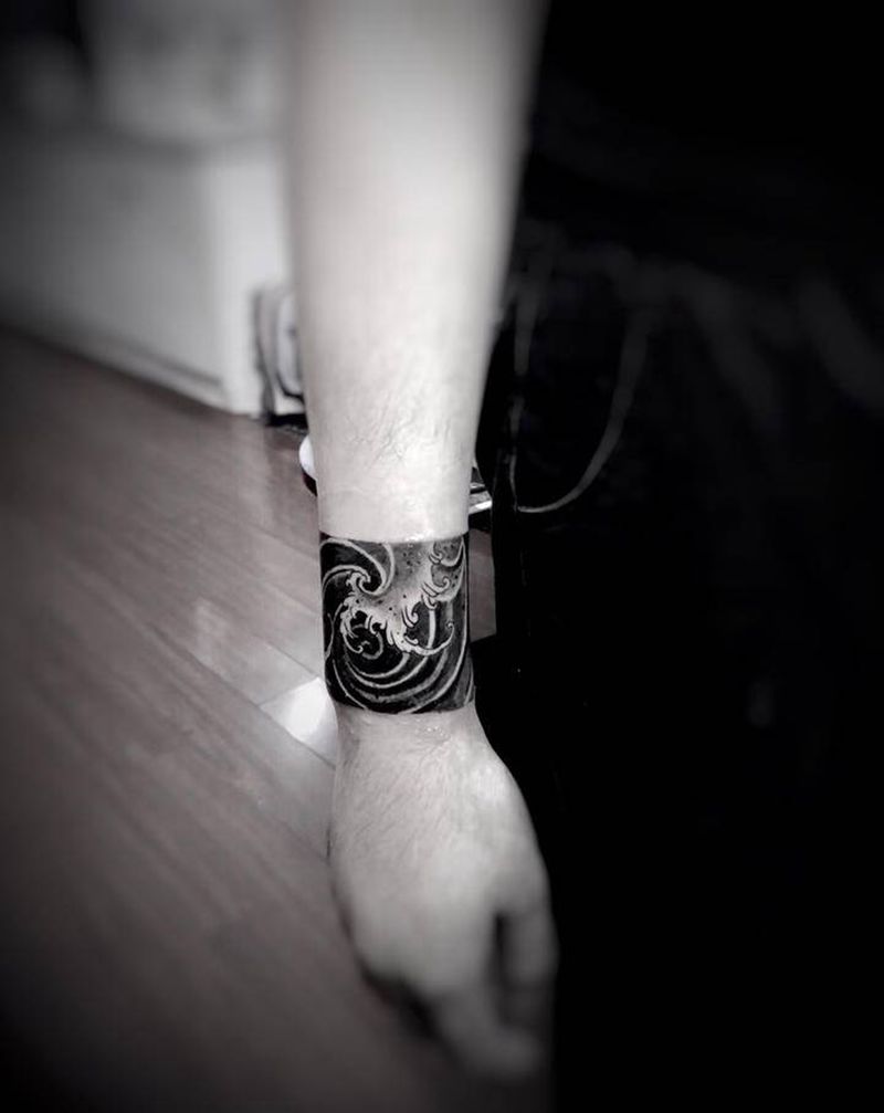 手环纹身图片_手臂新传统老传统水浪 鲤鱼纹身图案