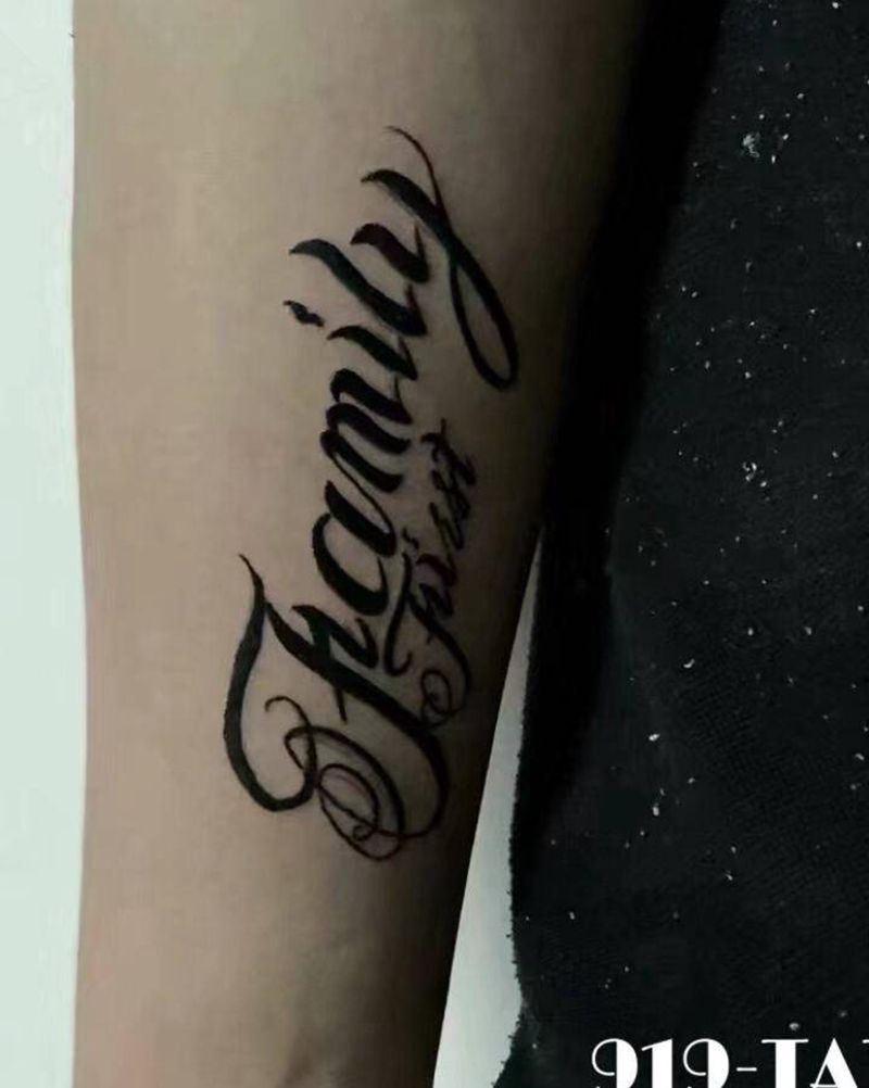 花体字纹身图片_手臂花体字纹身图案