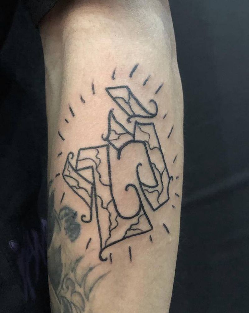 25纹身图片_手臂花体字纹身图案