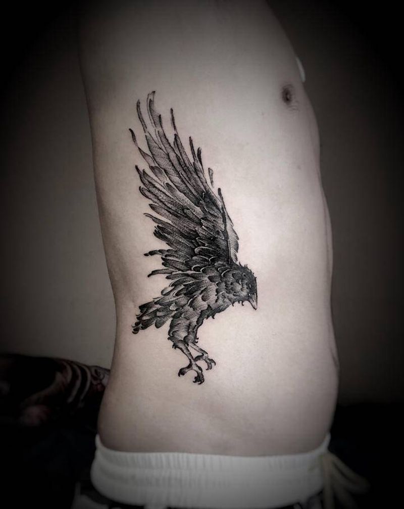 乌鸦纹身图片_腹部腰部点刺欧美写实纹身图案