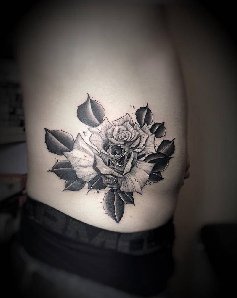 骷髅 素花纹身图片_腹部腰部欧美写实点刺纹身图案