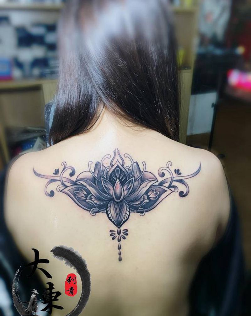 梵花纹身图片_背部新传统纹身图案