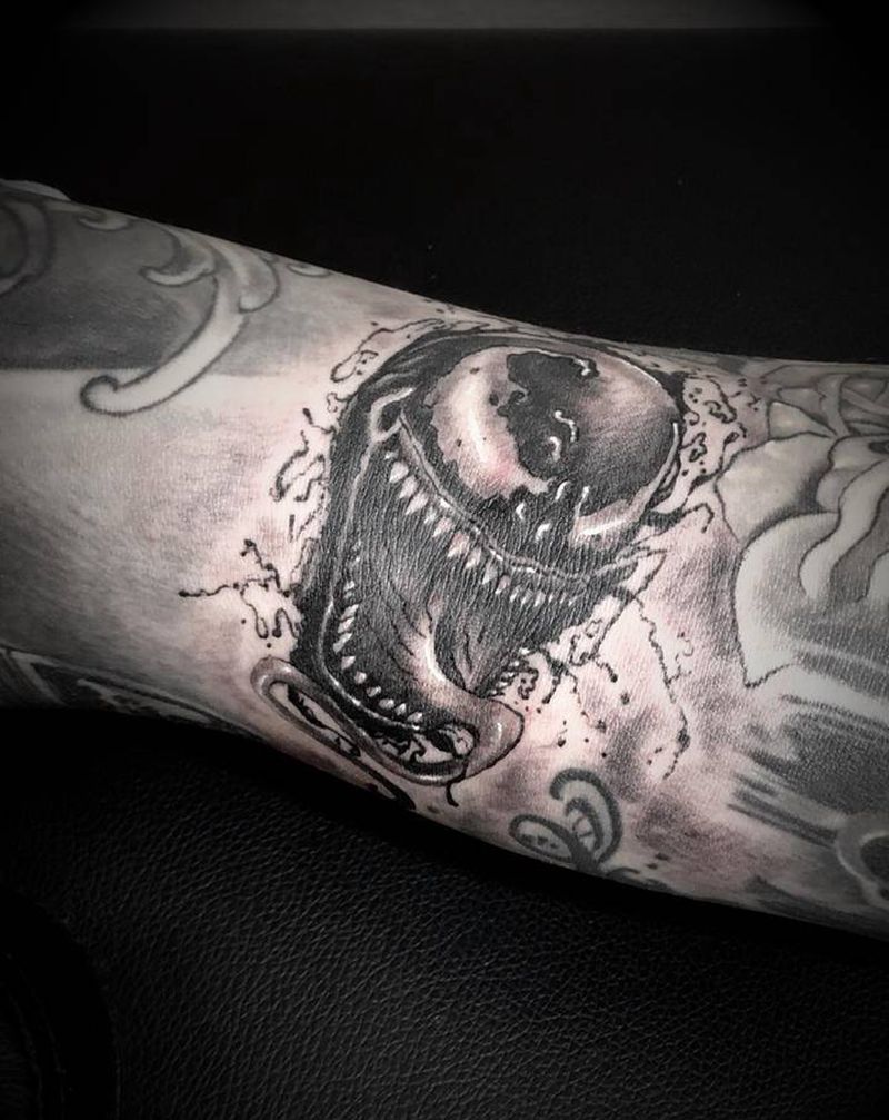 毒液纹身图片_腿部手臂欧美写实新传统纹身图案