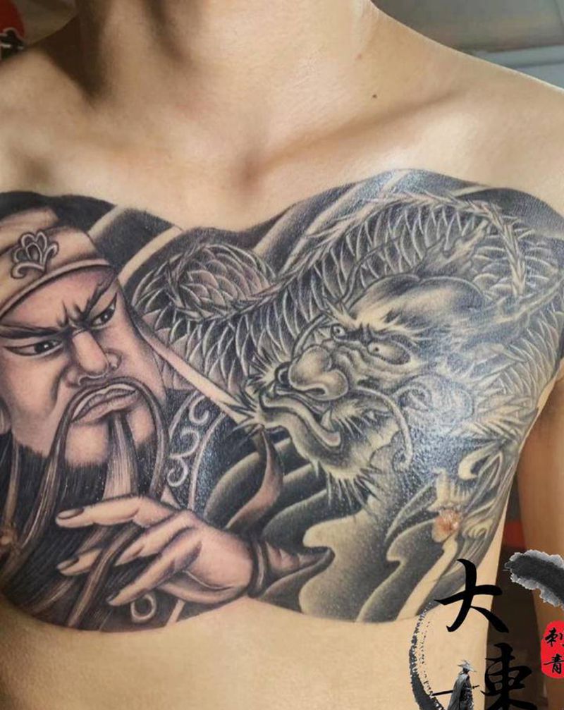 花胸纹身图片_胸部新传统纹身图案