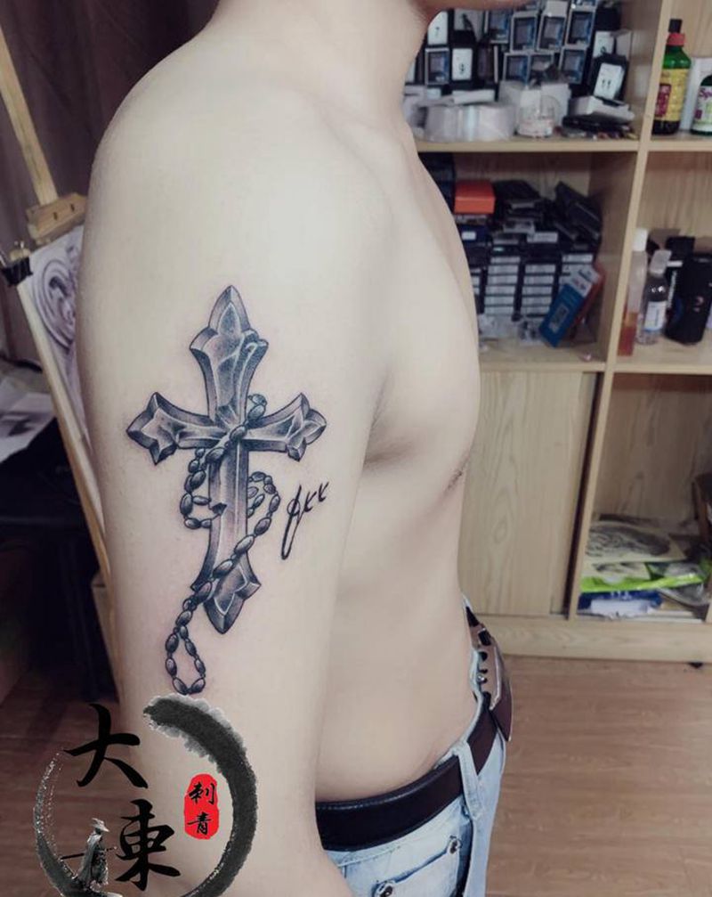 十字架纹身图片_手臂新传统欧美写实纹身图案