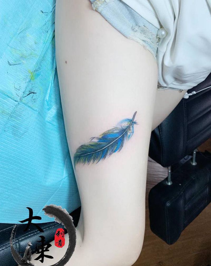 羽毛纹身图片_腿部水彩纹身图案