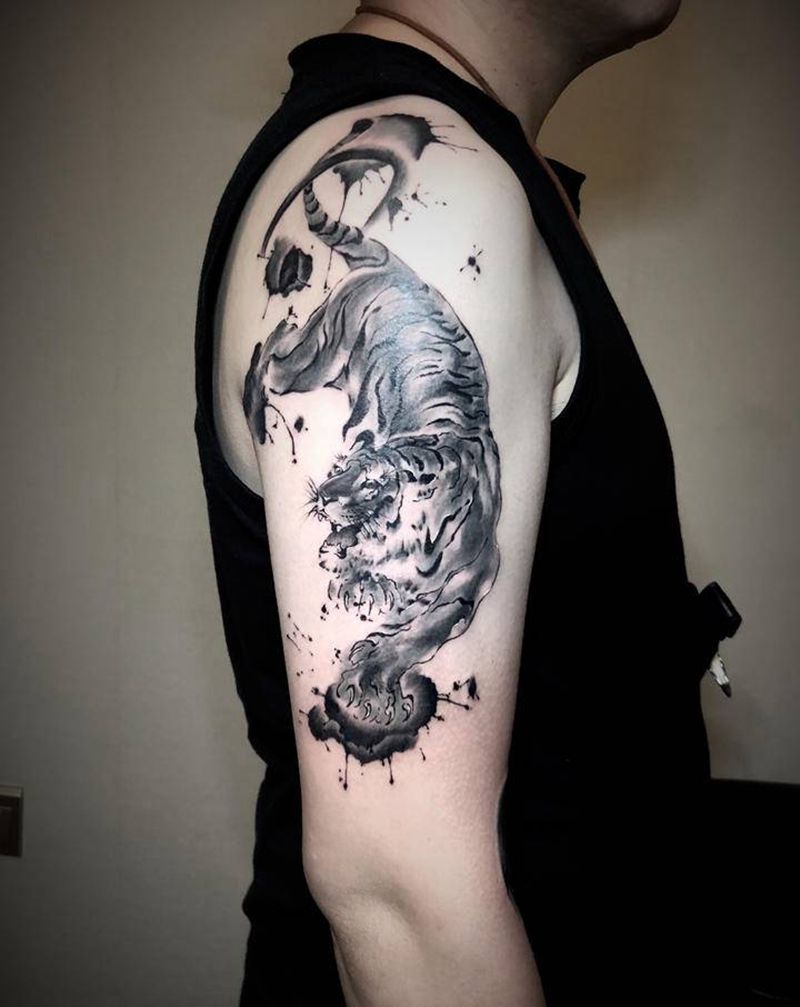 老虎 中国风纹身图片_手臂新传统水墨纹身图案