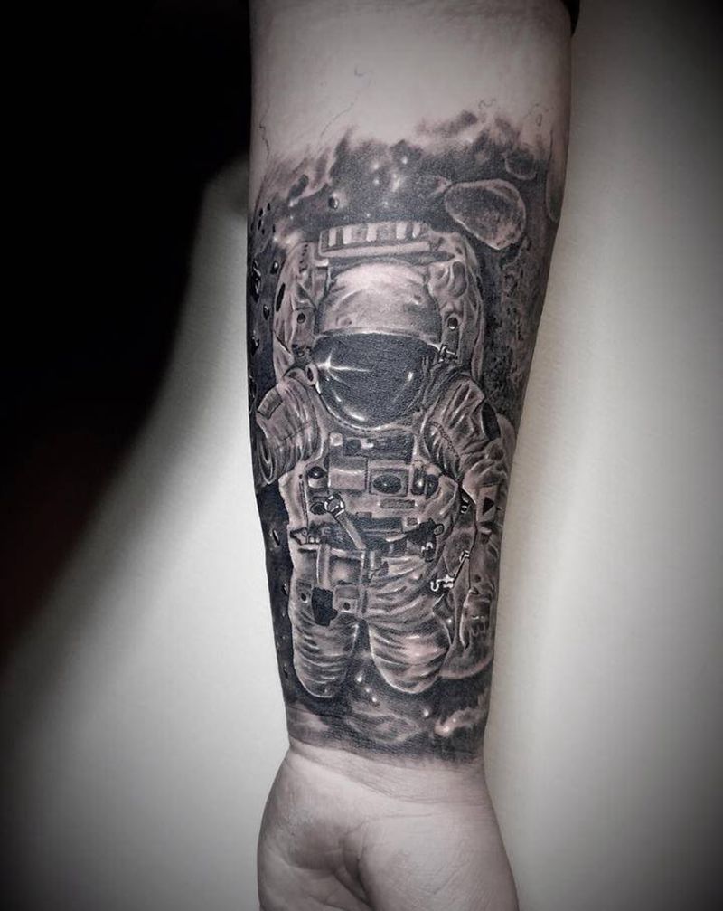 宇航员纹身图片_欧美写实新传统纹身图案