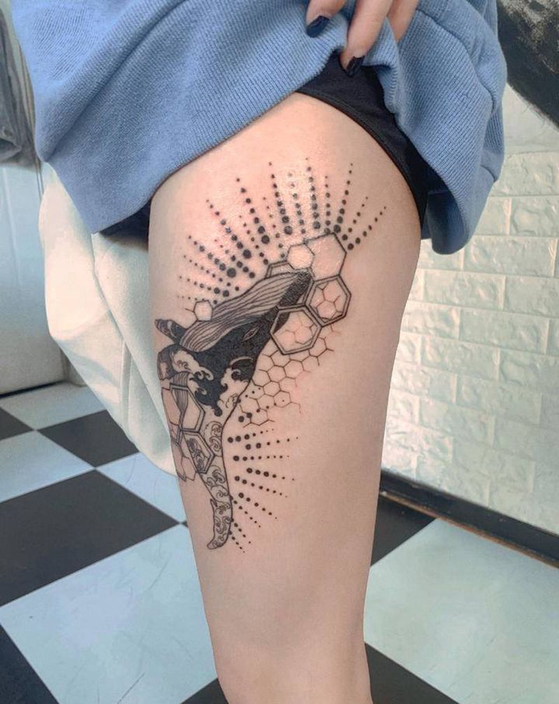 鲸鱼纹身图片_腿部臀部点刺几何纹身图案