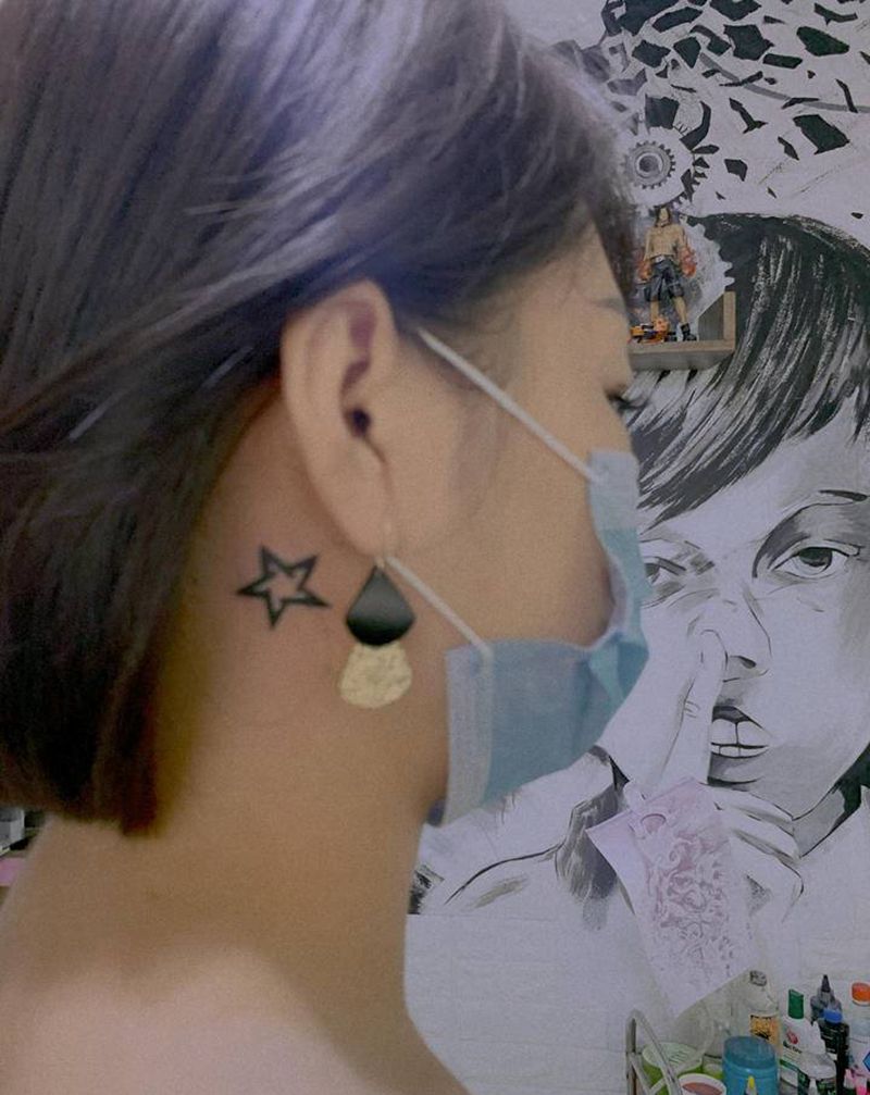 五角星纹身图片_颈部胸部几何纹身图案