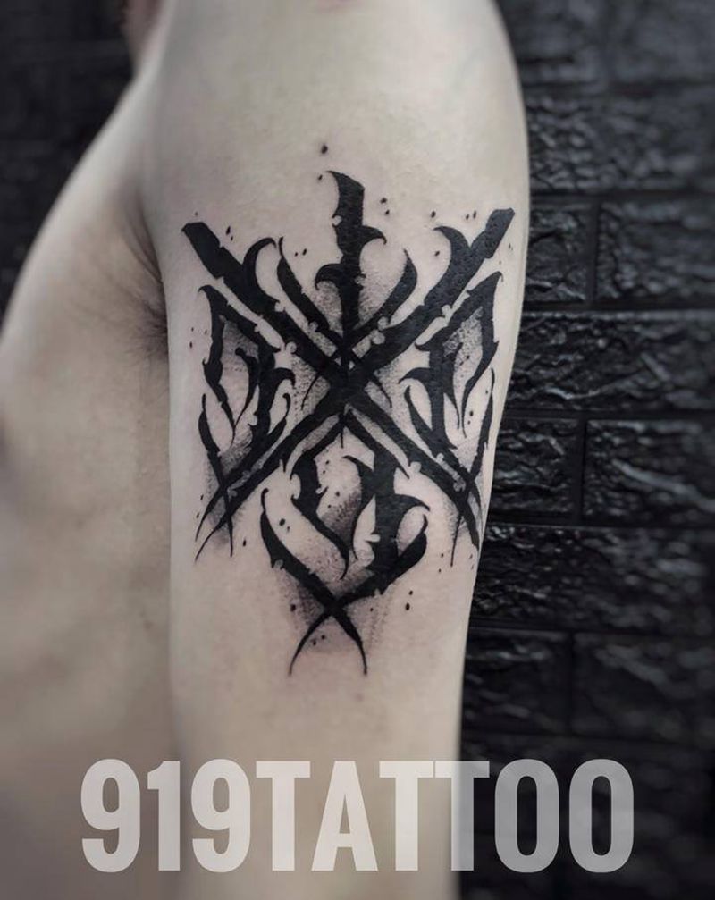 lgge纹身图片_手部花体字纹身图案