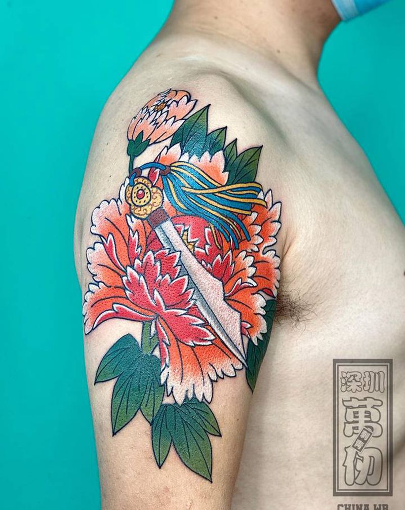 小李飞刀配牡丹纹身图片_手臂老传统纹身图案