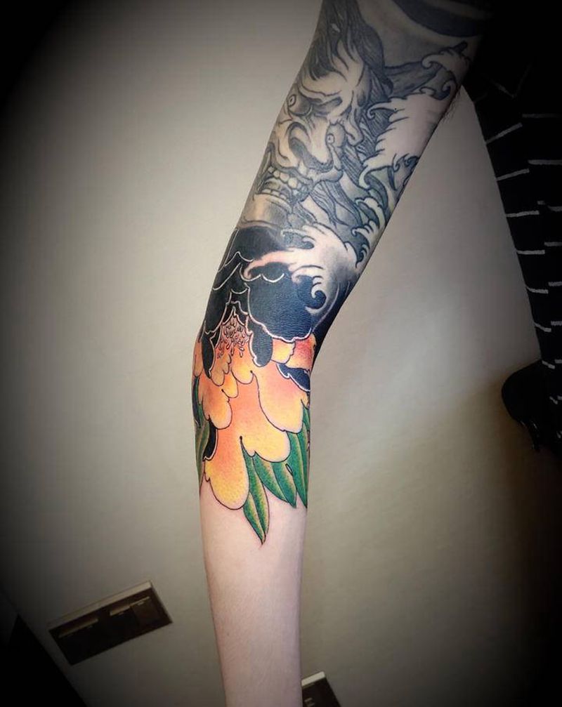 牡丹唐狮包小臂纹身图片_新传统纹身图案