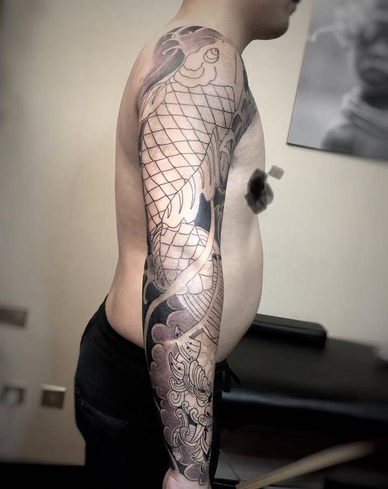 鲤鱼遮盖未完纹身图片_手臂老传统纹身图案