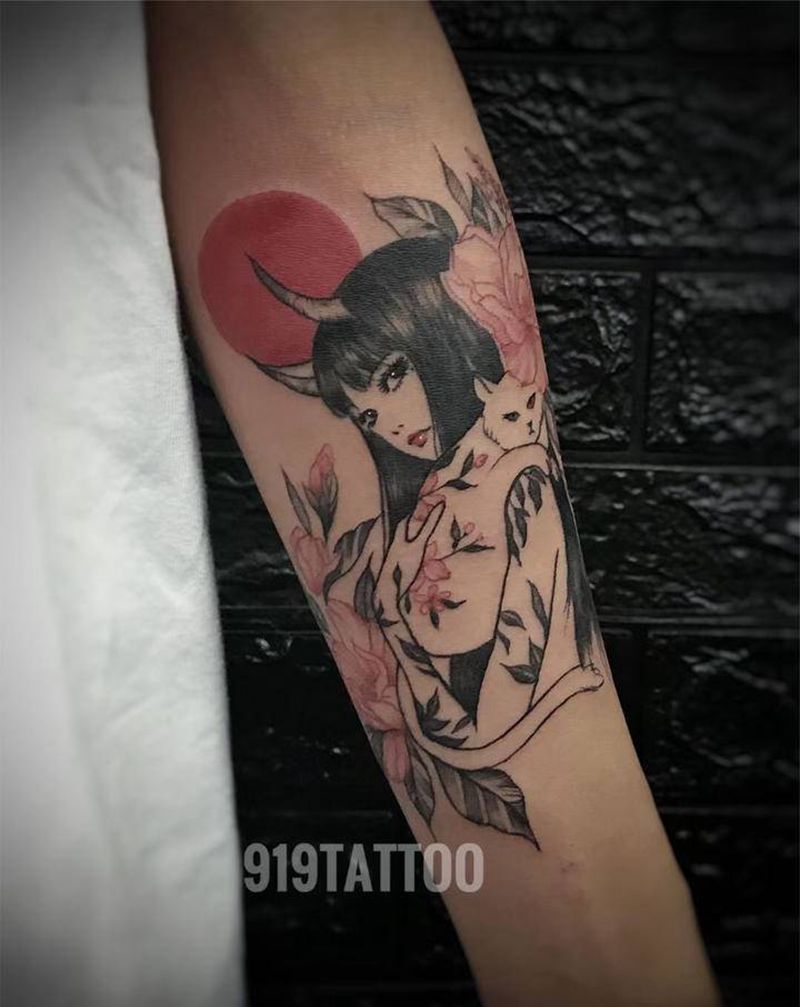 抱猫少女纹身图片_手臂纹身图案