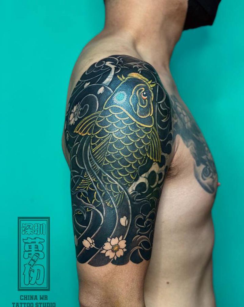 修改 大臂鲤鱼纹身图片_手臂老传统纹身图案