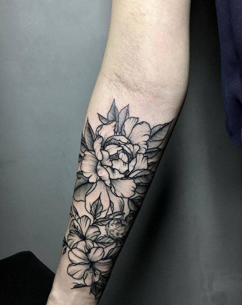 素花猫纹身图片_手臂点刺几何素花深圳纹身图案