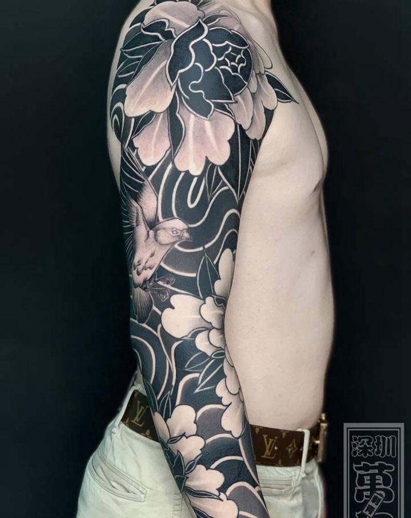 喜鹊戏牡丹纹身图片_手臂老传统纹身图案