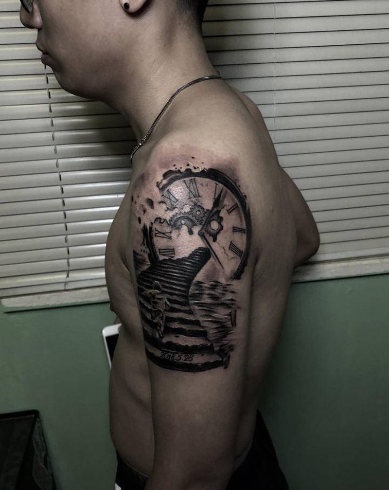 《时间天梯》纹身图片_手臂欧美写实时钟深圳纹身图案
