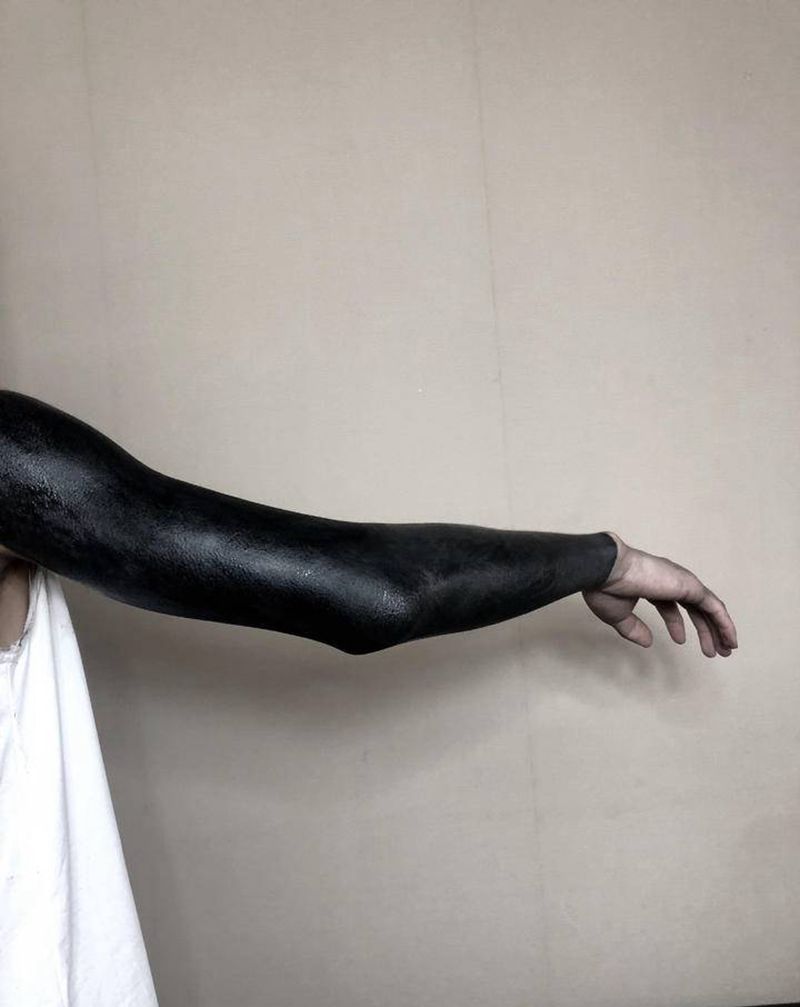 黑臂纹身图片_手臂欧美写实纹身图案