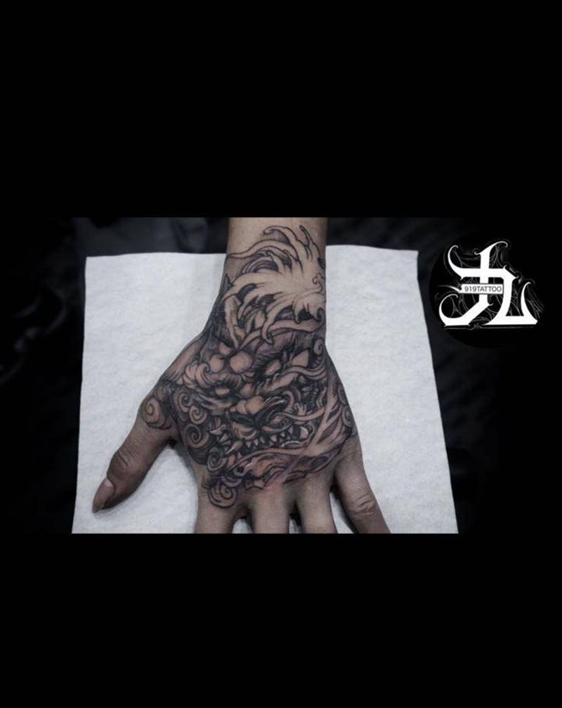 唐狮子纹身图片_手部老传统纹身图案