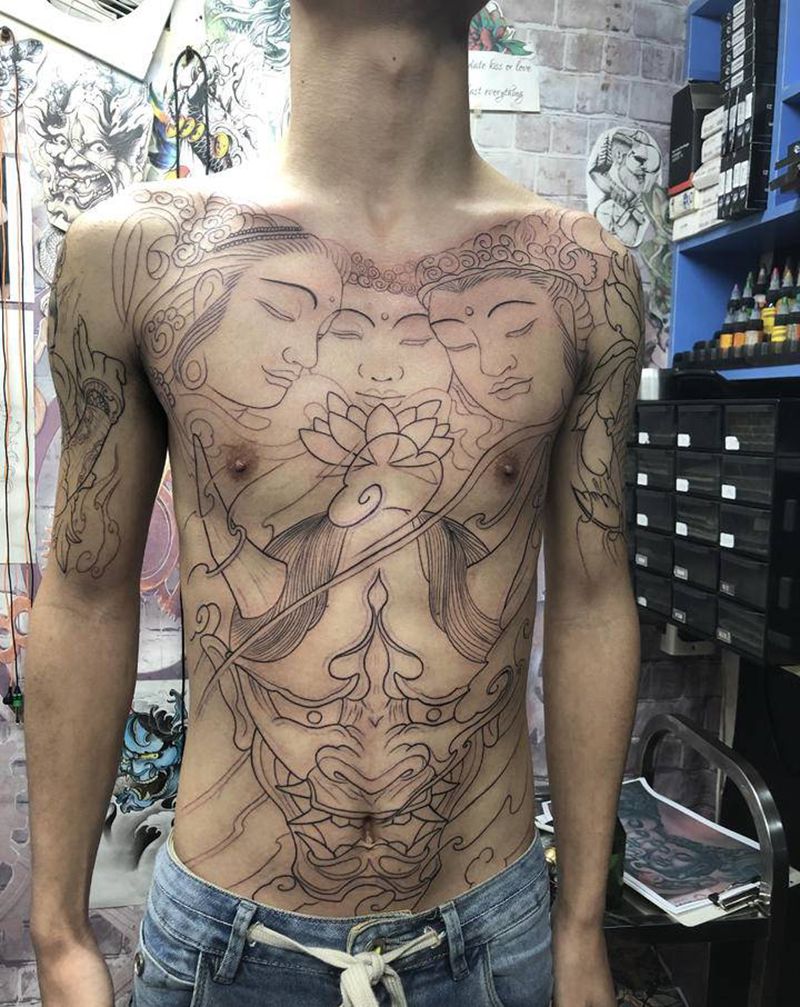 线条纹身图片_胸部纹身图案