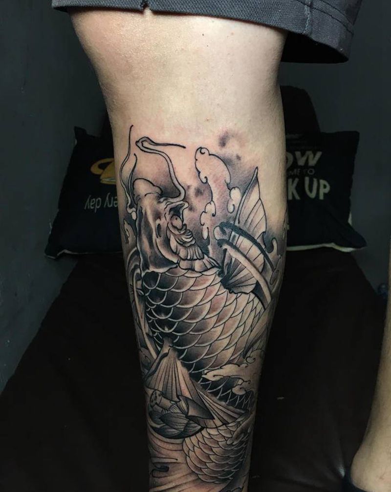 《锦鲤吉祥》纹身图片_脚部腿部新传统老传统深圳传统鲤鱼纹身图案