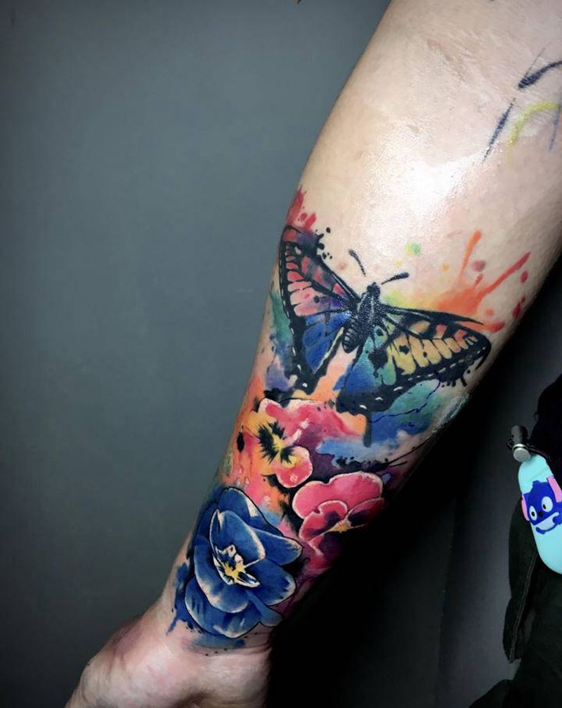 《花丛蝴蝶》纹身图片_手臂手部水彩水墨水彩深圳彩色纹身图案