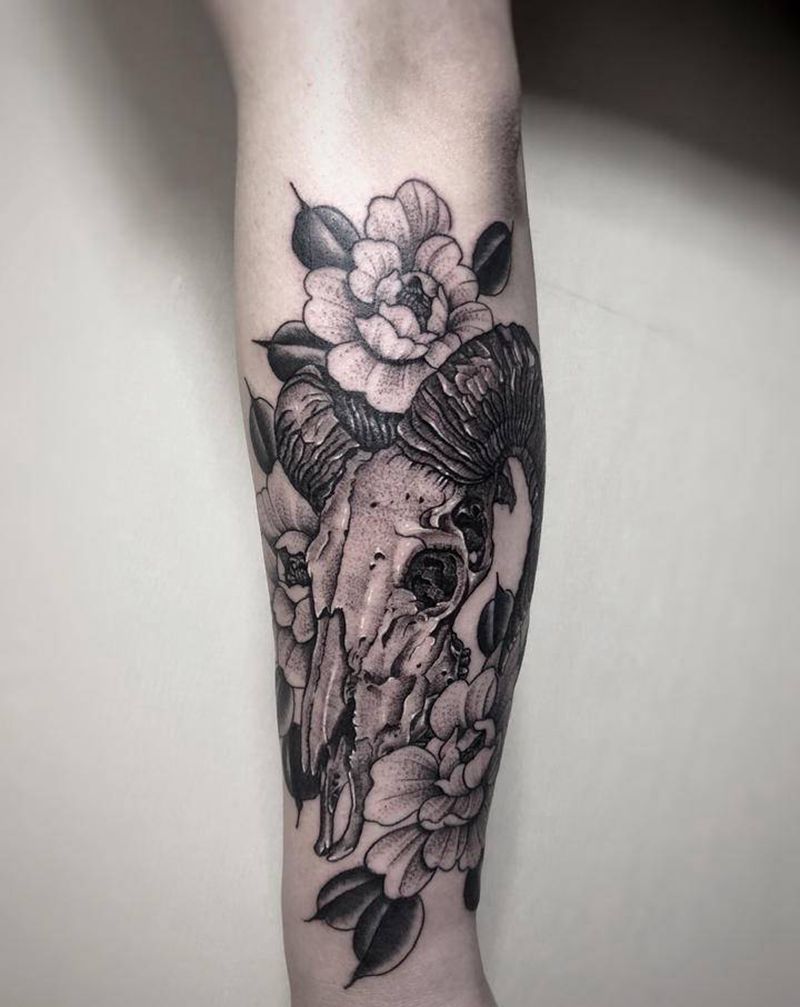 素花纹身图片_手臂点刺欧美写实纹身图案