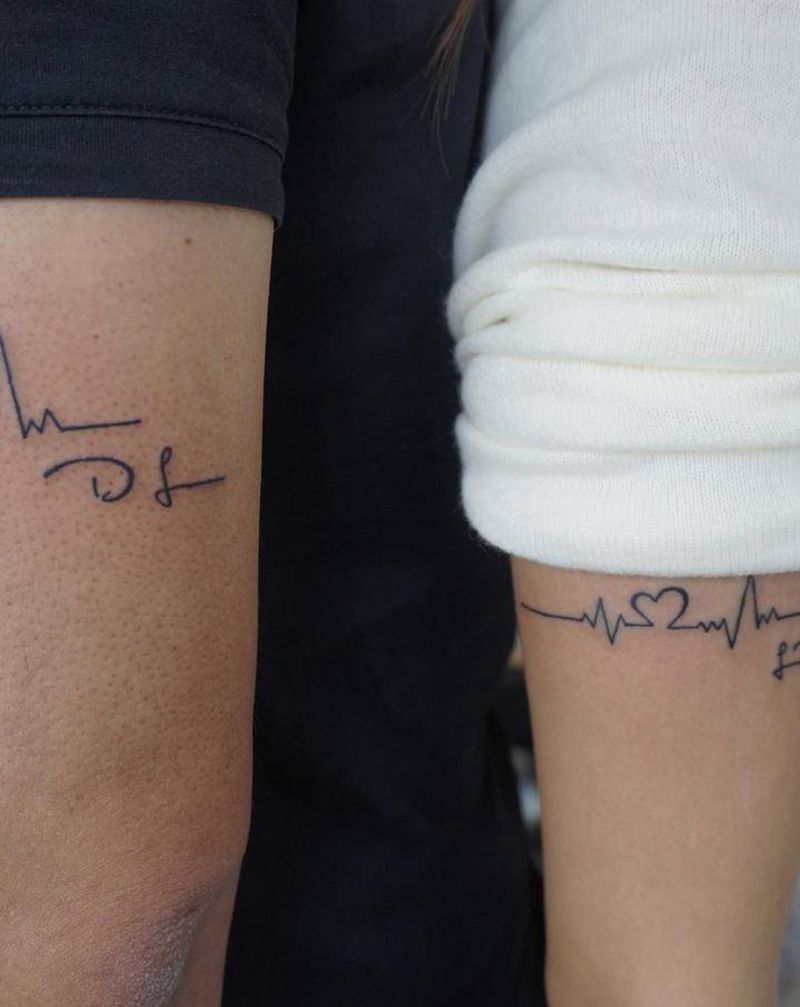 心电图纹身图片_手部几何纹身图案