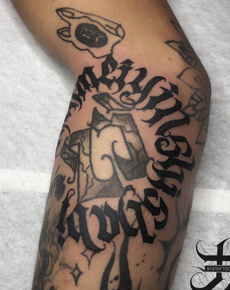 哥特花体字纹身图片_手臂花体字纹身图案