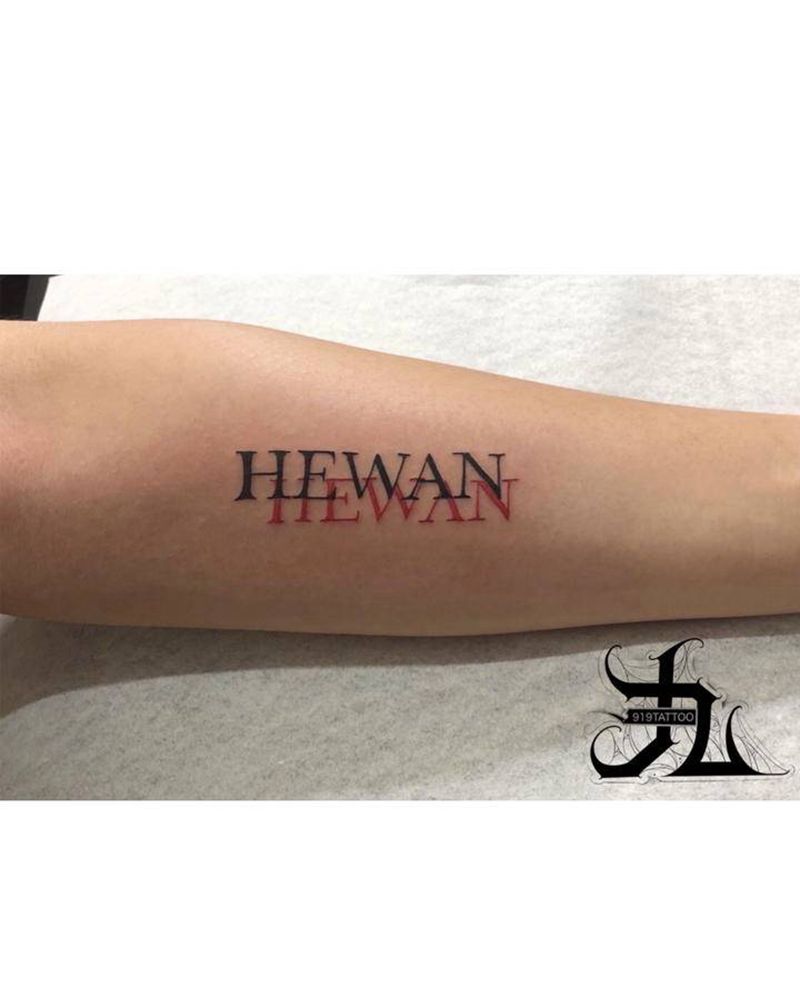 重影小字母纹身图片_手部花体字纹身图案