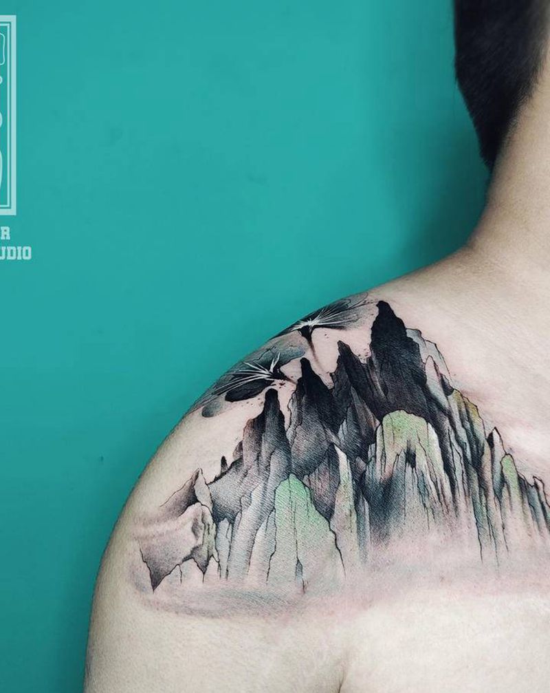 水墨 山水纹身图片_颈部肩部水墨山纹身图案