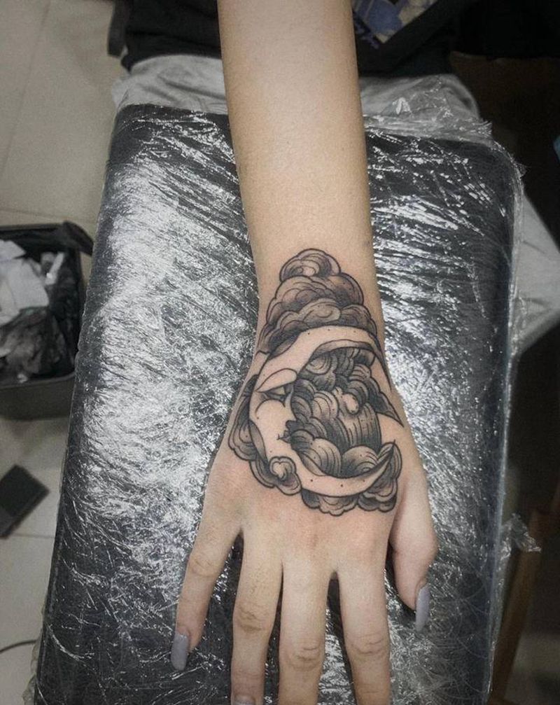 月亮纹身图片_手部纹身图案