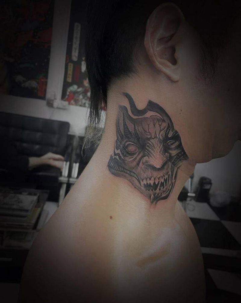 异行纹身图片_脖子纹身图案