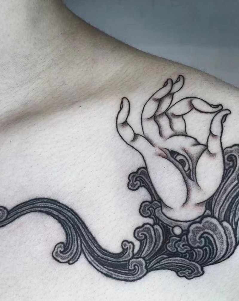 一念之间纹身图片_胸部老传统纹身图案