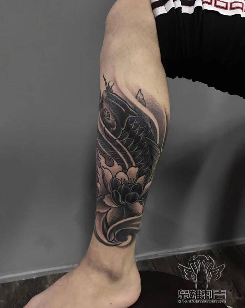鲤鱼纹身图片_腿部新传统鱼锦鲤小腿纹身图案
