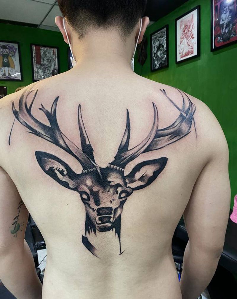 鹿头纹身图片_背部水墨纹身图案