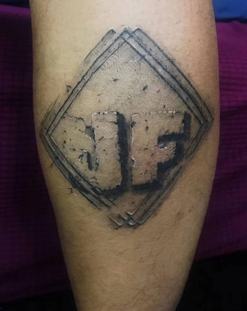 情侣纹身 凹凸纹身图片_脚部欧美写实纹身图案